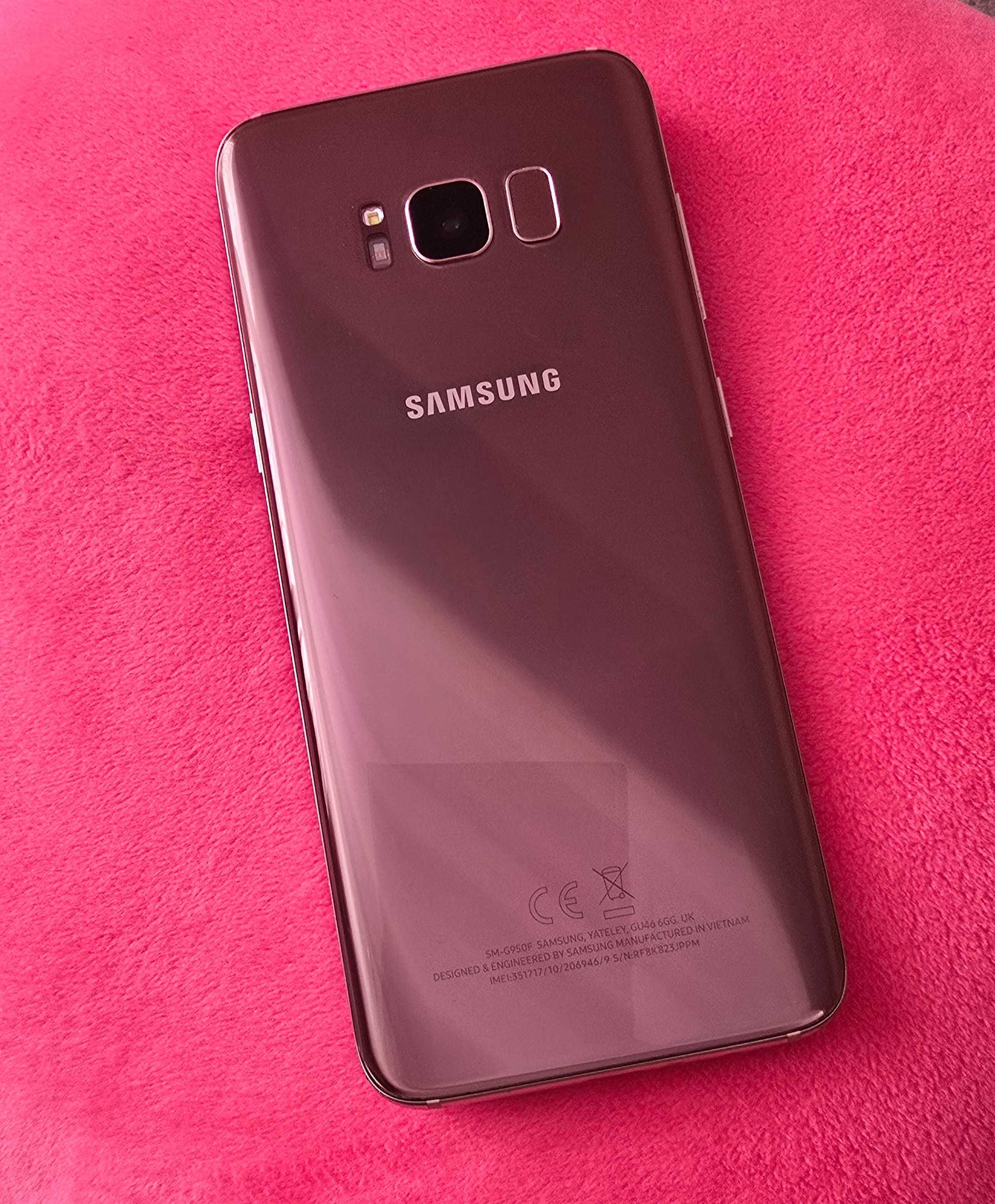 Samsung S8 с подарък слушалки