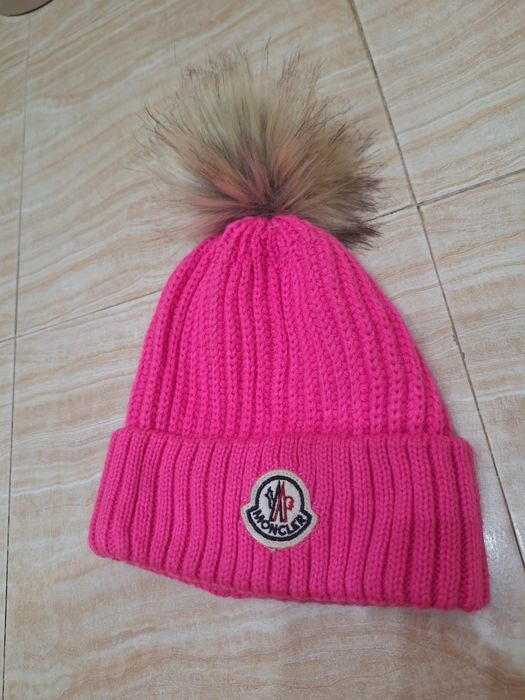 Дамска розова шапка