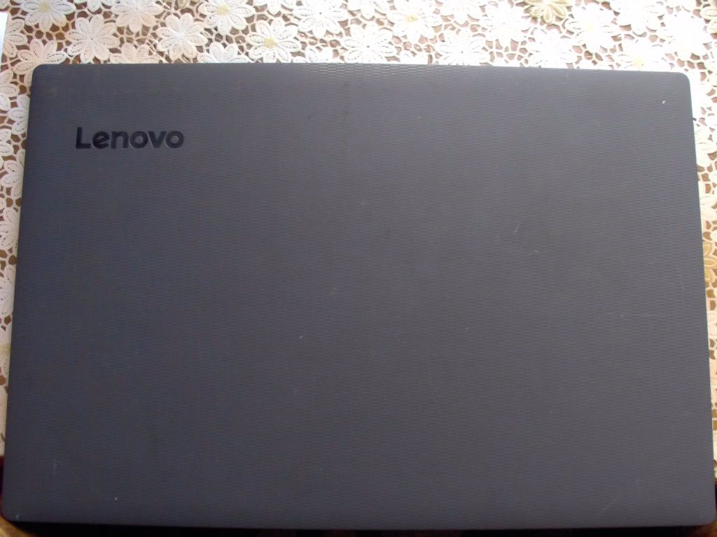 Лаптоп Lenovo на части