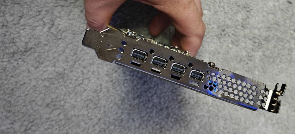 Placa video Radeon Pro wx 3200