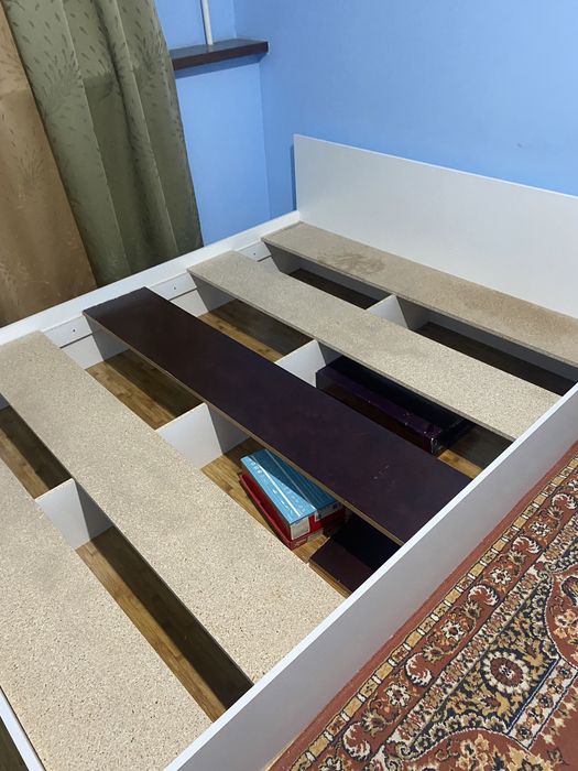 Продаётся кровать 2 на 1.60 торг