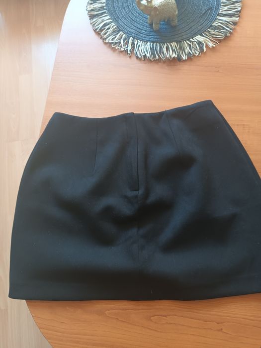 Fustițe scurta din catifea este un material dens dar foarte fin