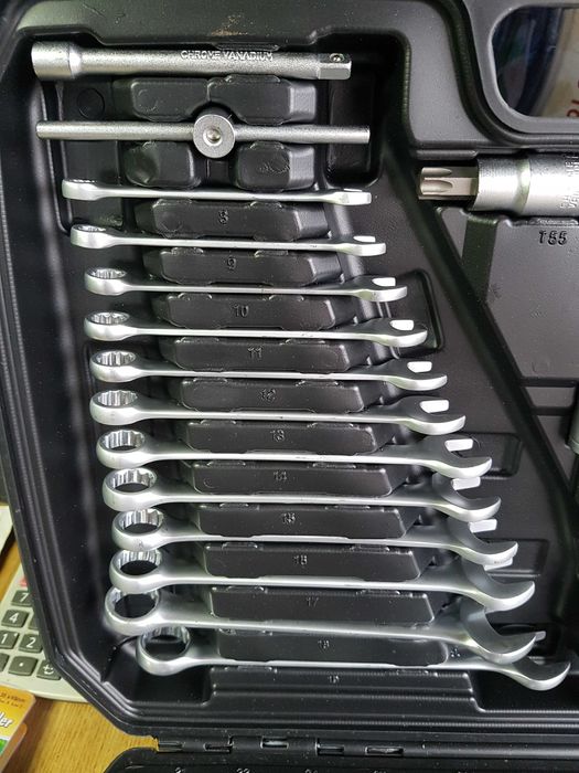 Trusa Scule in Valiza cu 3 clicet -HITMAN  216 buc .. Professional .