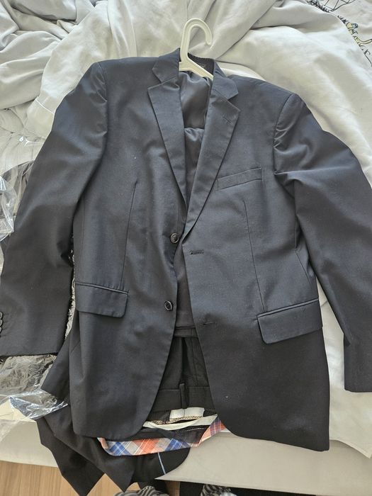 Vând costum Baroti