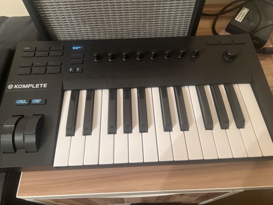 Native instruments komplete a25