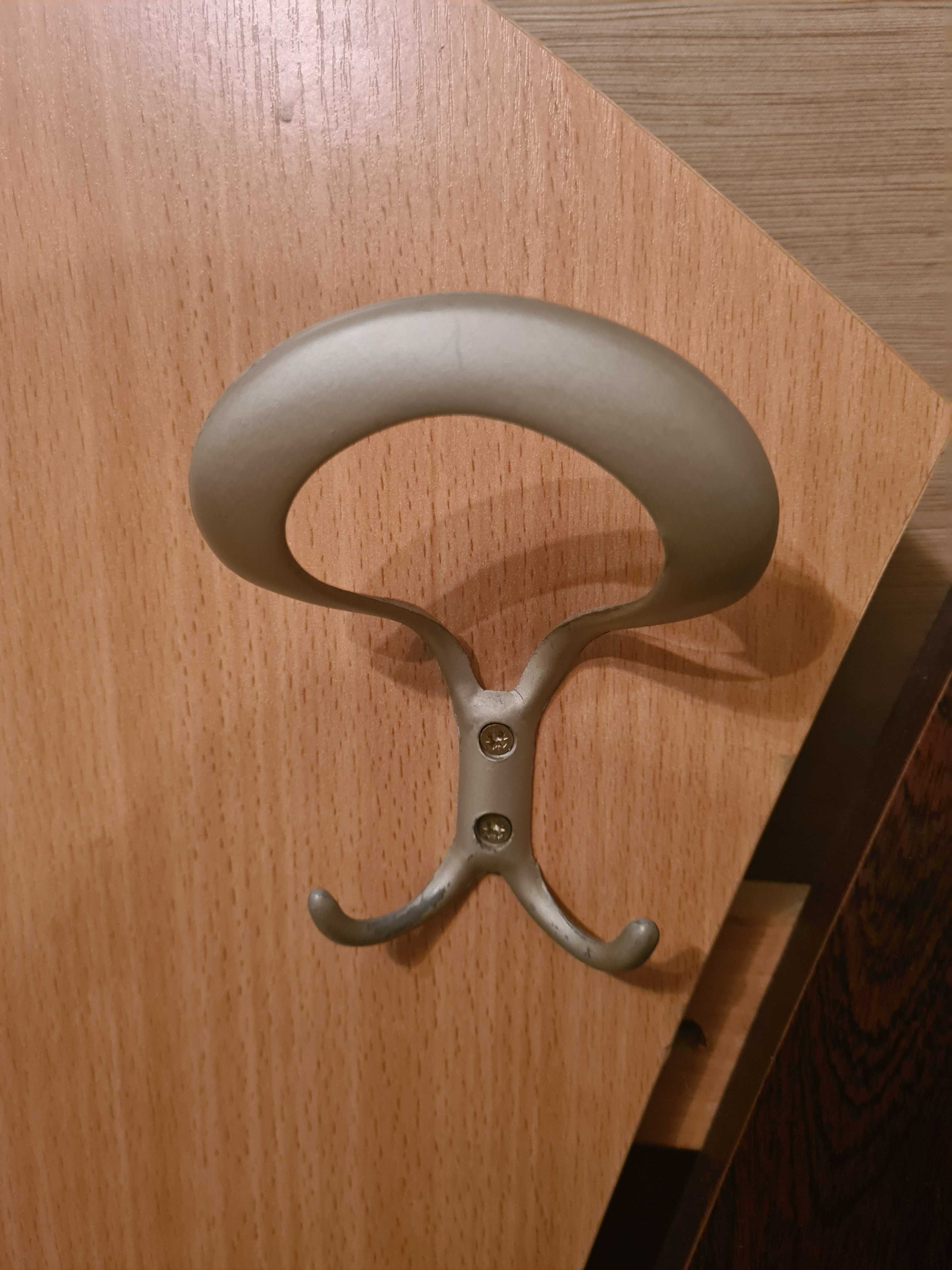 Закачалки, шкафове
