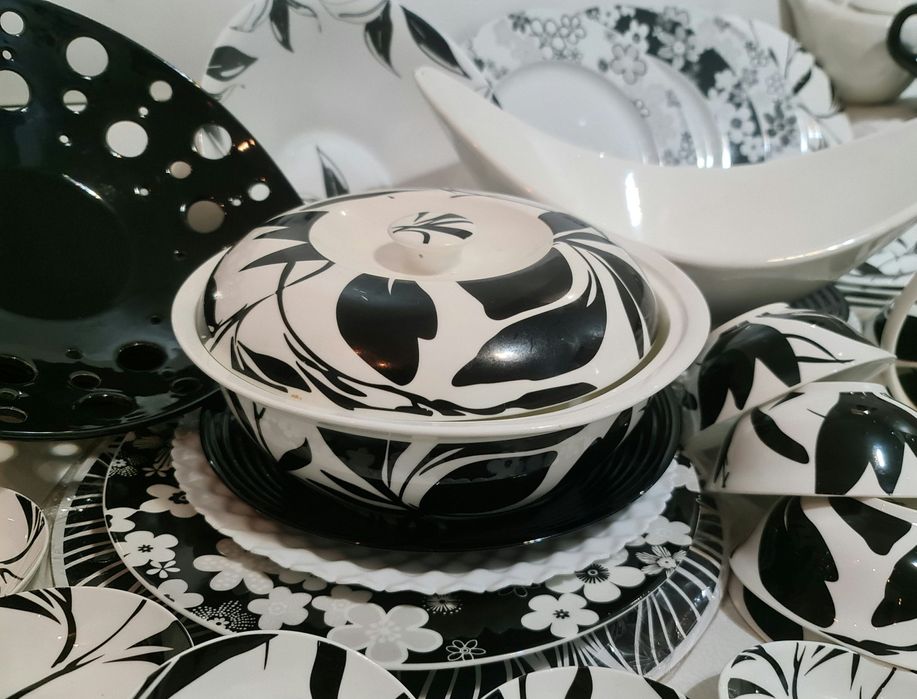 Сервиз столовочайный.