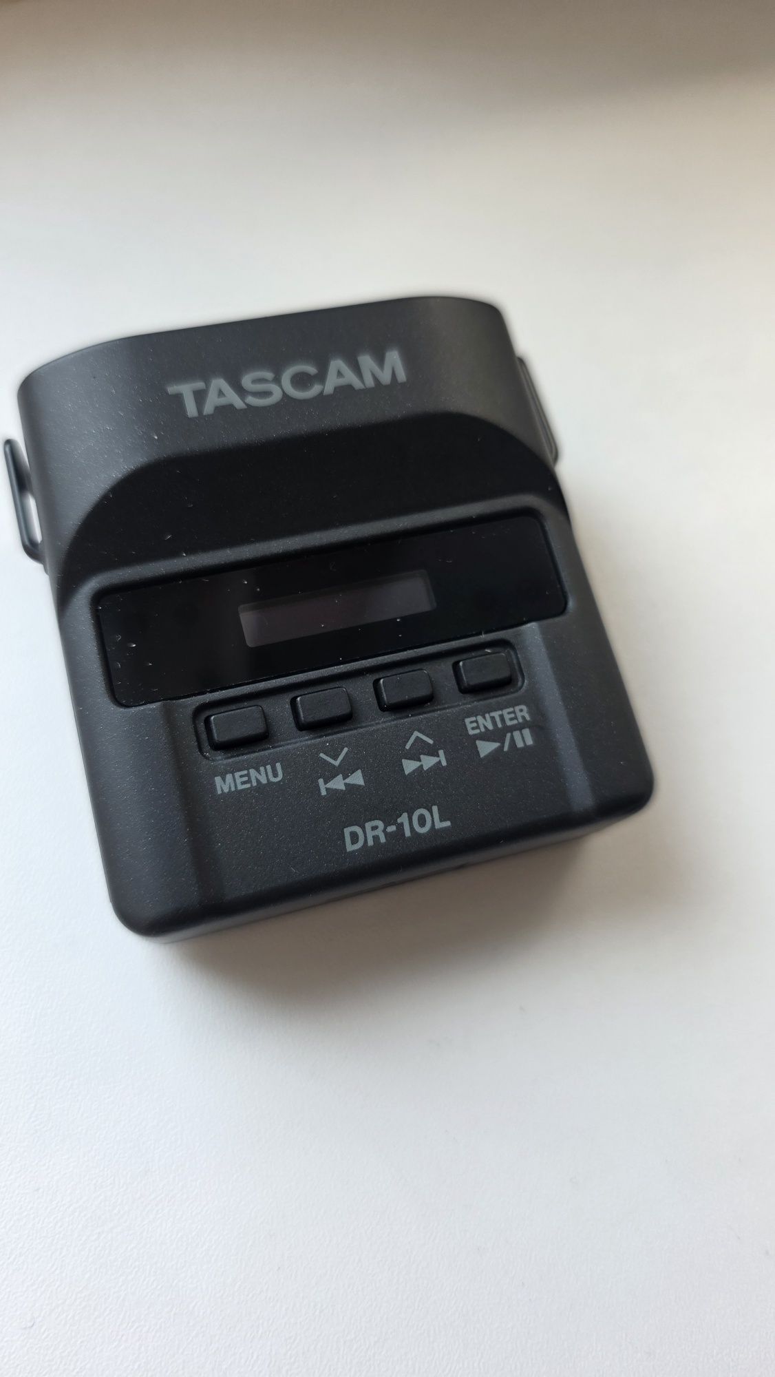 Срочно!!! Диктофон с петличным микрофоном Tascam DR- 10.