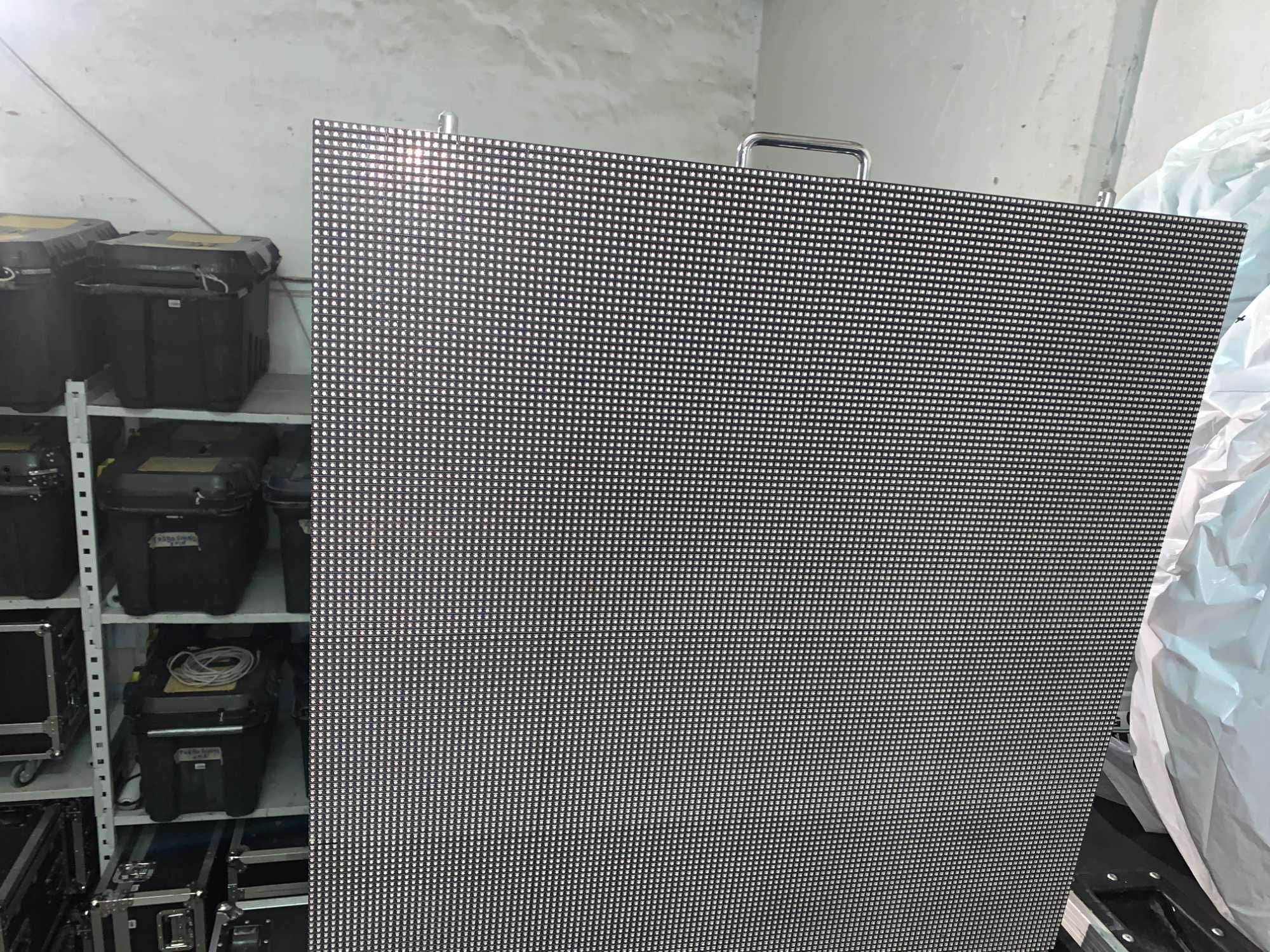 LED Дисплей P5, размер экрана 3.2м х 5.76м. Б/У