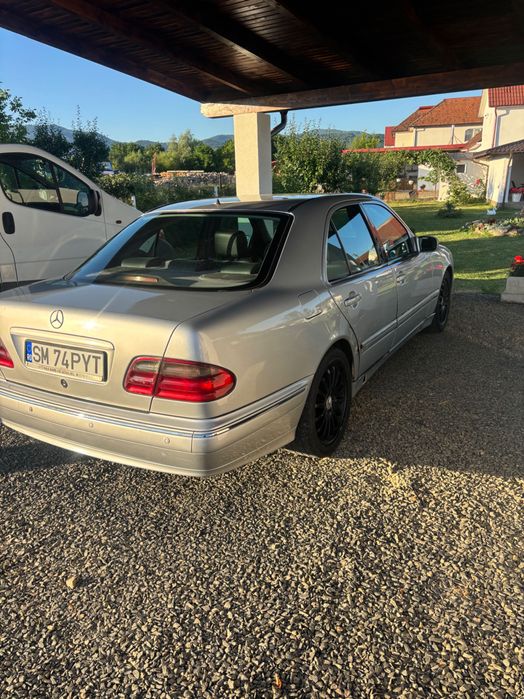 Vând Mercedes E220 W210