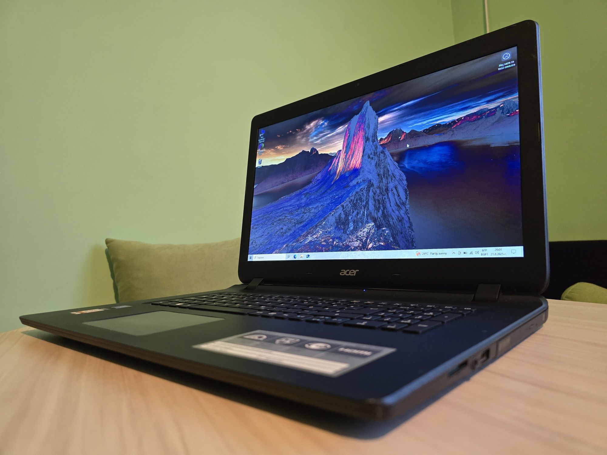 17.3" Acer 8GB RAM/1TB HDD