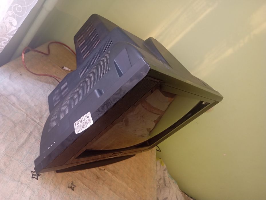 Телевизор б/у в хорошем состояиии