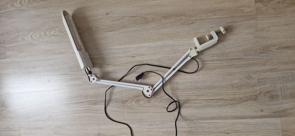 Лампа настольная с регулировкой