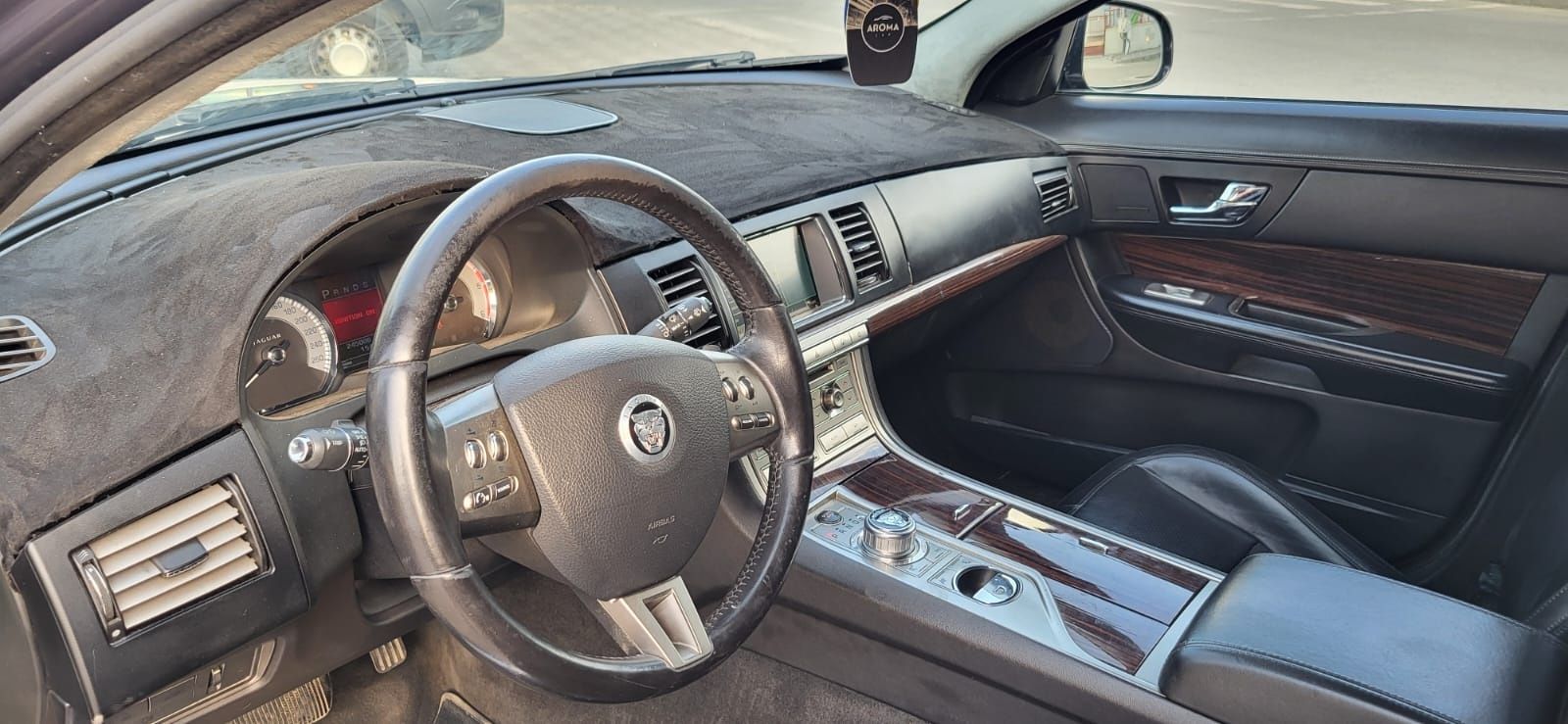 Urgent , Jaguar XF s