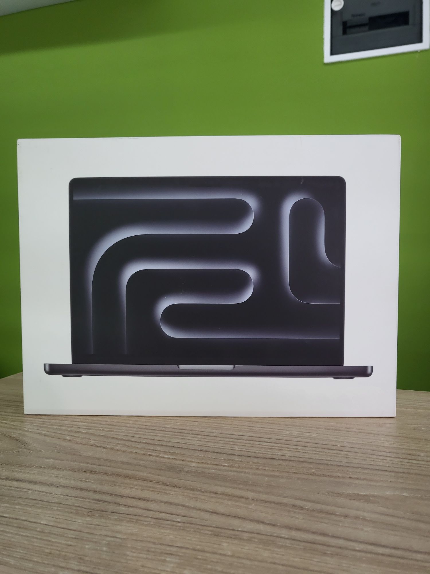 MacBook Pro 14" , 512 gb 16 ram M4 SPB Sigilat