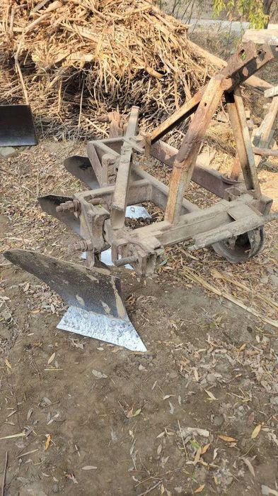 Плуг Трактор учун сотилади