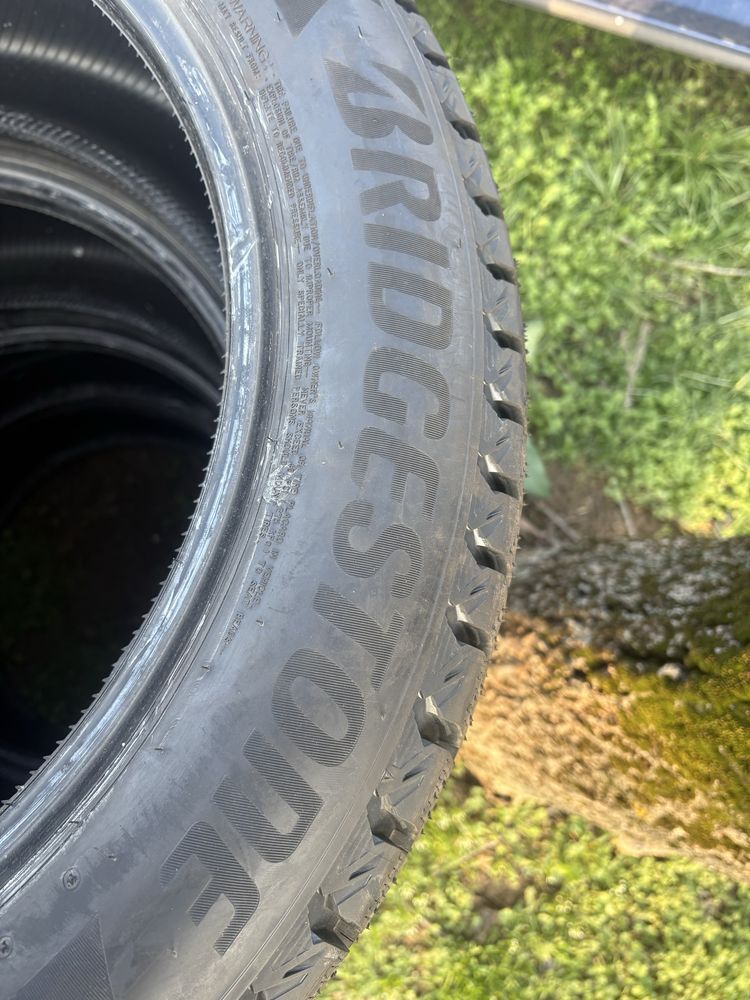 Нови зимни гуми 235/55 R19 Bridgestone за джип