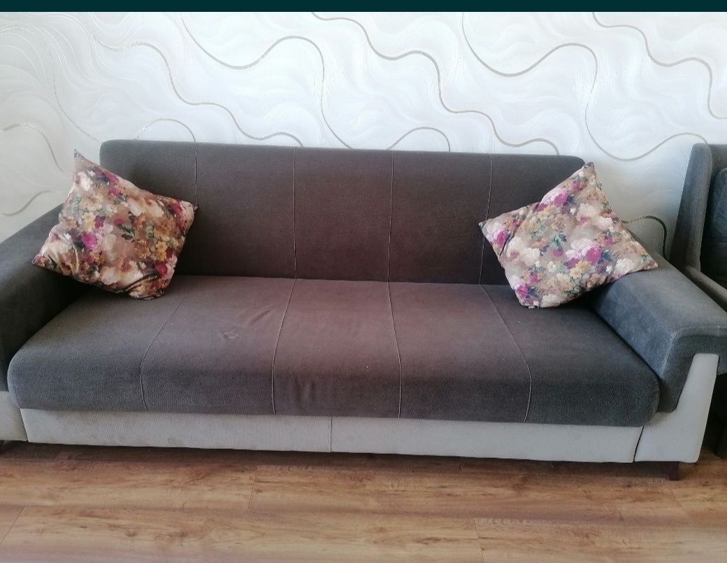 Диван с креслом продам