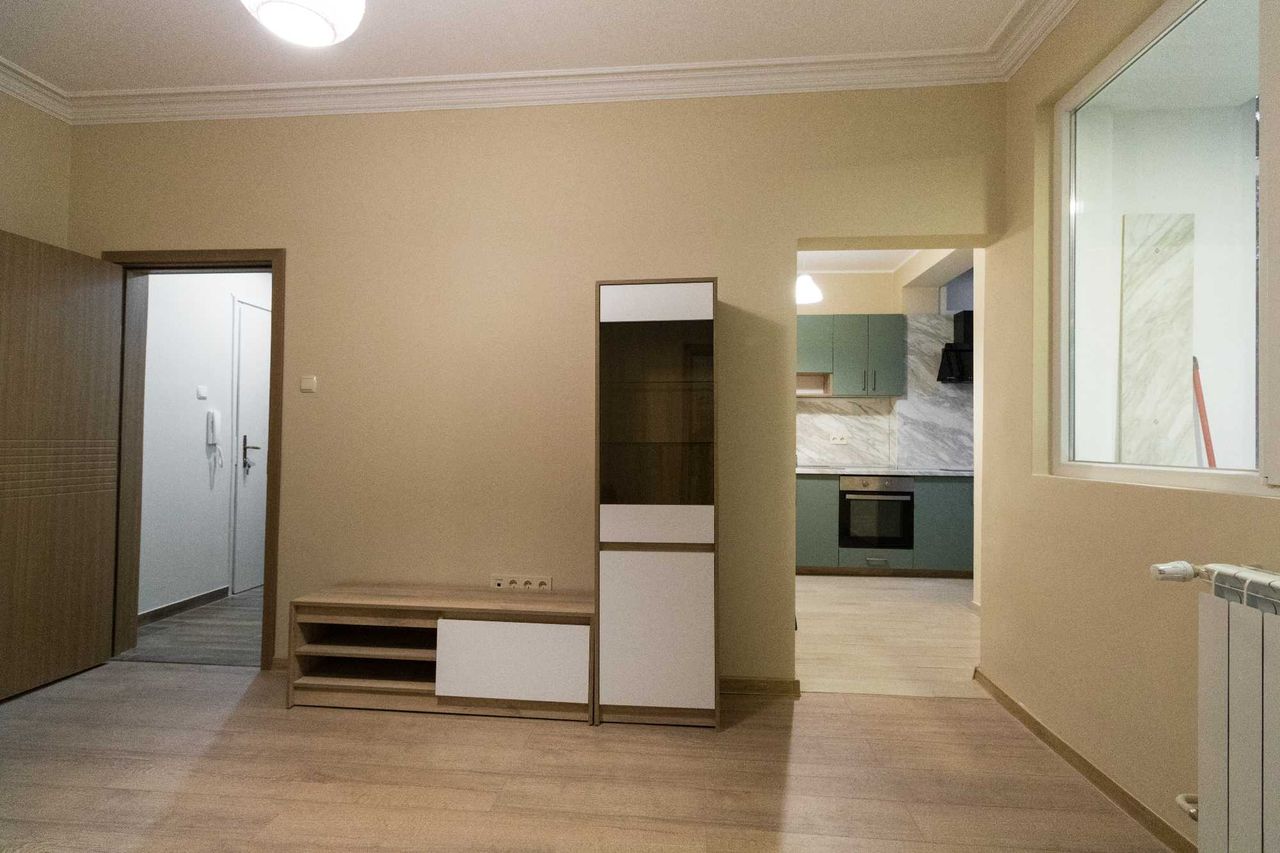 Дава се под наем Двустаен апартамент в София, Яворов - 60 кв.м за 561 € - Снимка #1