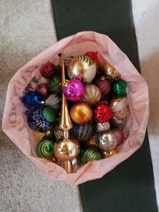 Archa oyinchoq chiroqi bilan