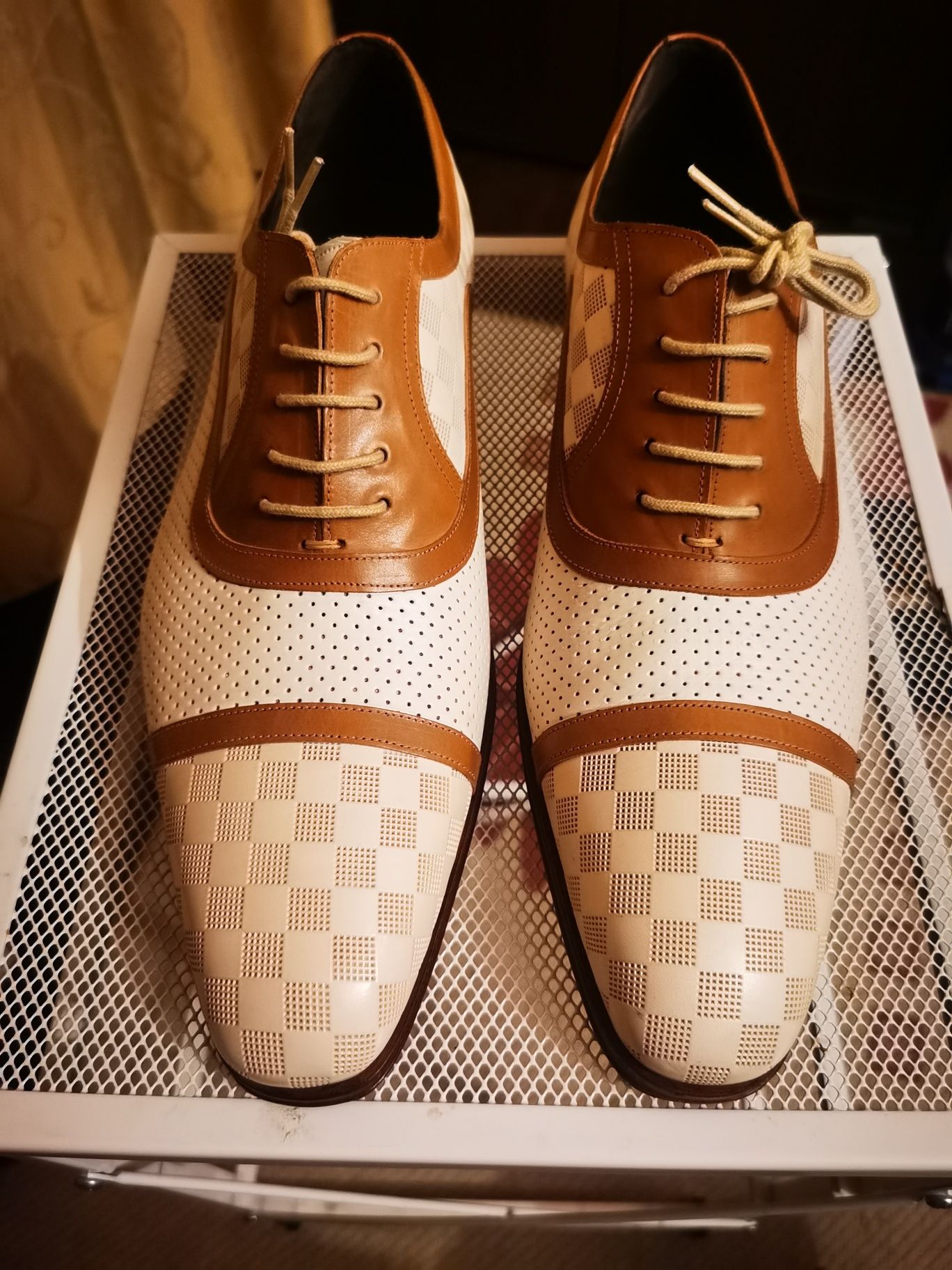 Vand pantofi bărbat noi nouti marca Mezlan