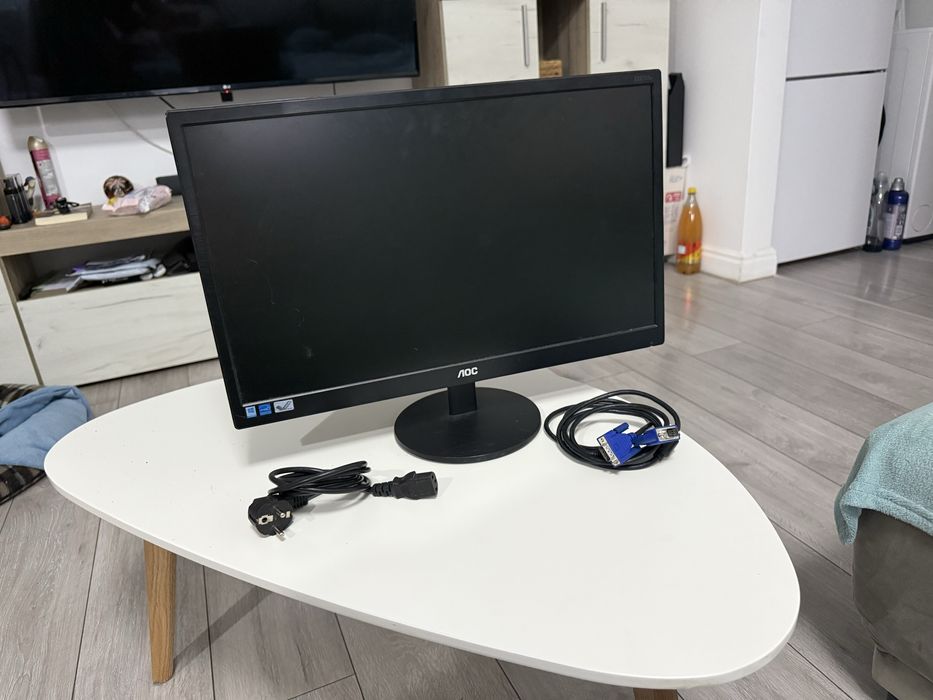 Monitor AOC de 21,5 inch Full HD