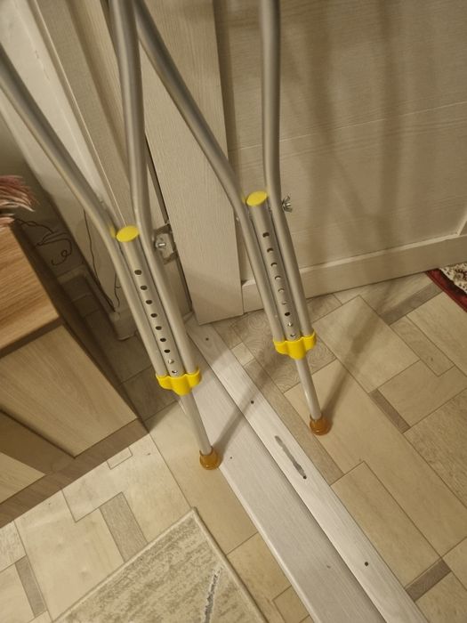 Продам костыли за 3000