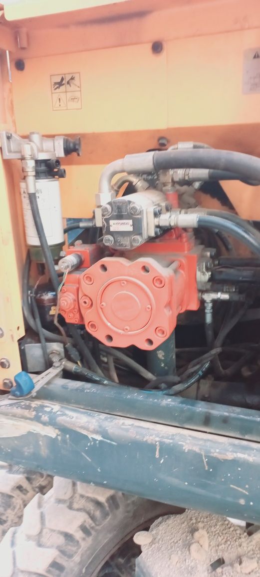 Ekskavator Hundai 140W sotiladi. Yili: 2012 Ishlagan vaqti:23000