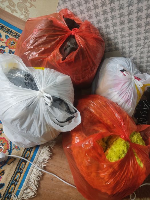 Тегін киімдер әйелдерге және балаларға