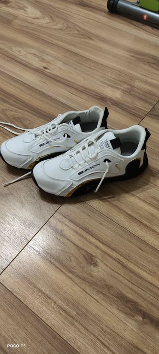 Adidași  Noi Fara Eticheta