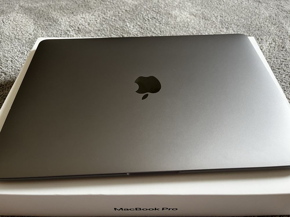 Vand Macbook pro 2020 touchbar i5