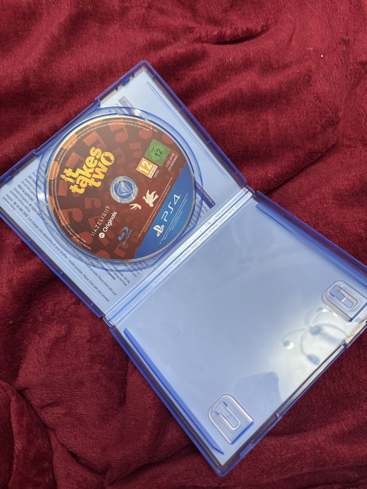Игра на плейстейшен It takes two