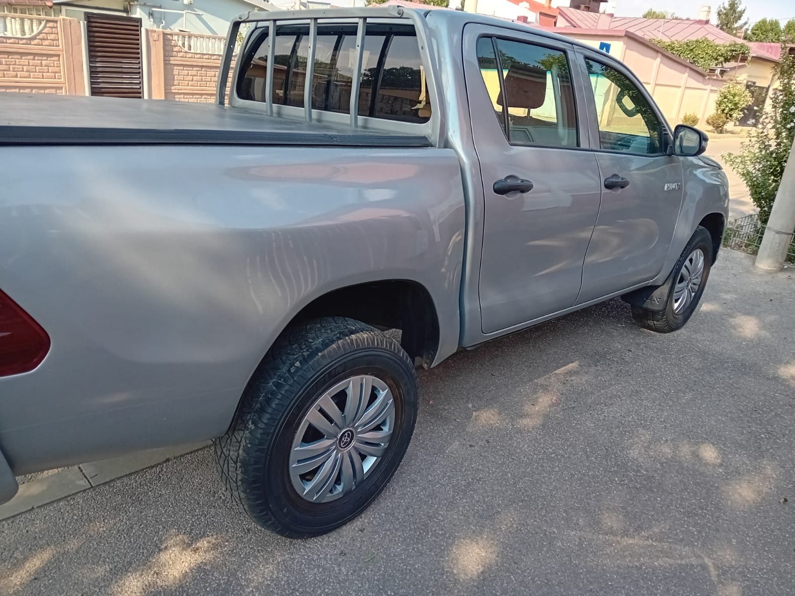 Vând  Toyota  Hilux  an 2021