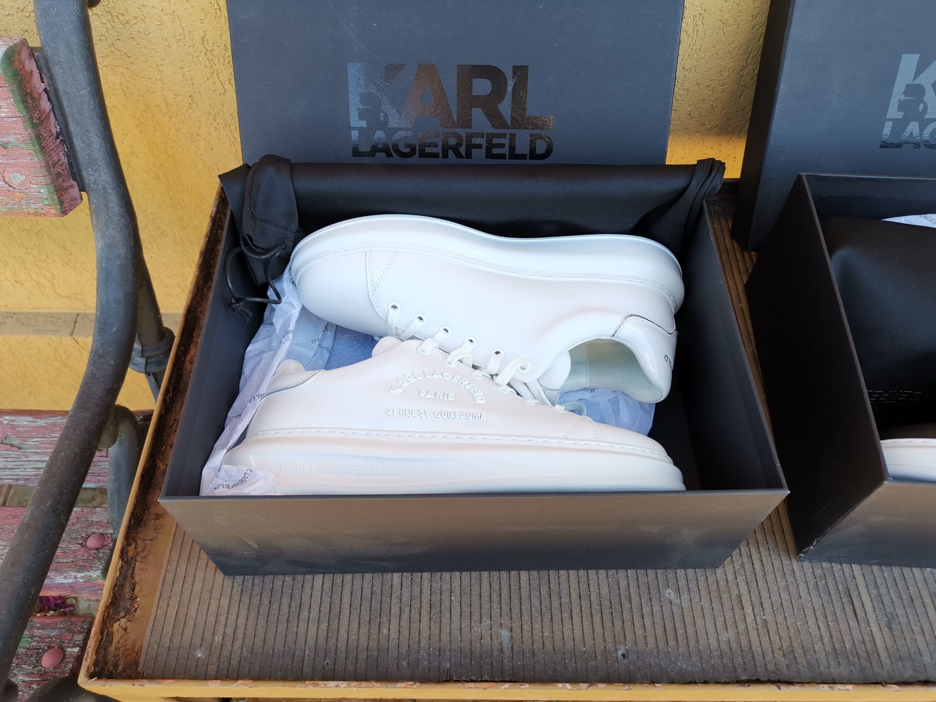 Adidasi Karl Lagerfeld noi la cutie