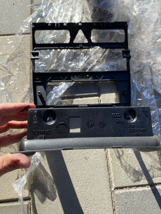 Продавам рамка около радиото за Audi A3 8L преди фейса