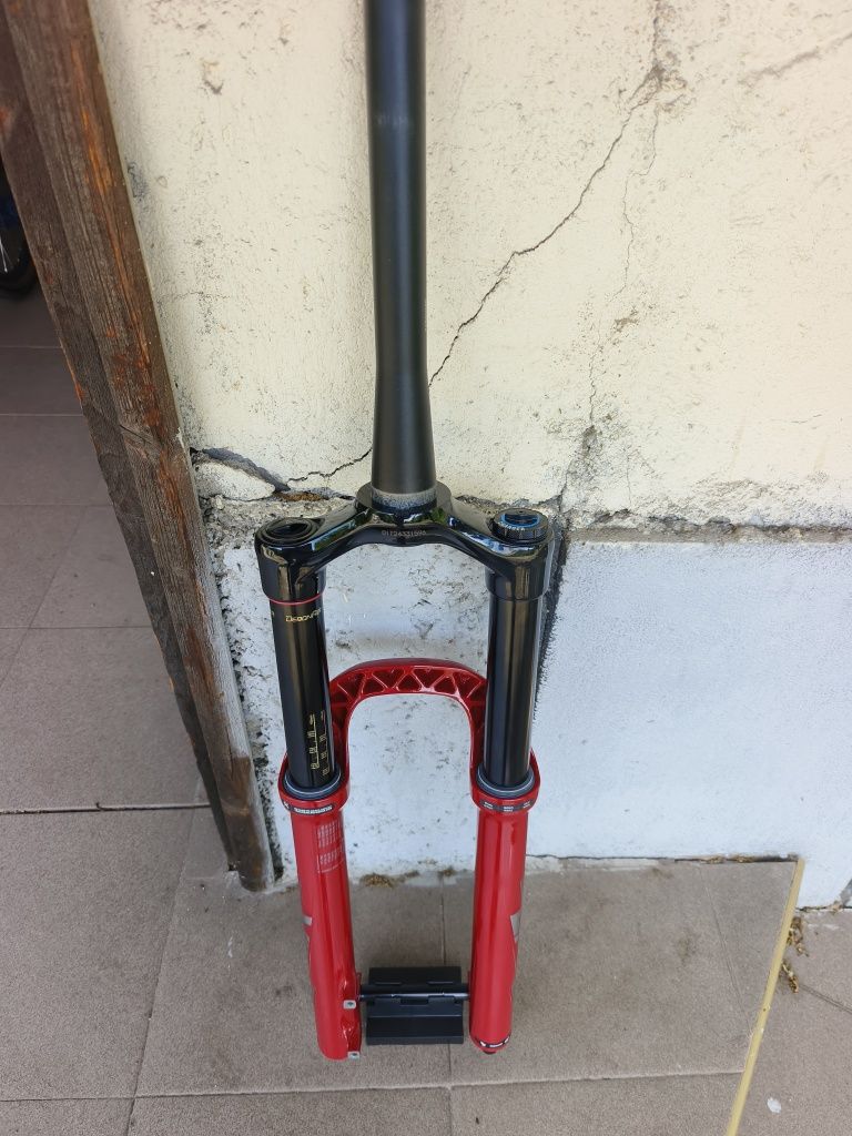 Вилка RockShox Lyrik Ultimate RC2 27.5" DebonAir 160mm