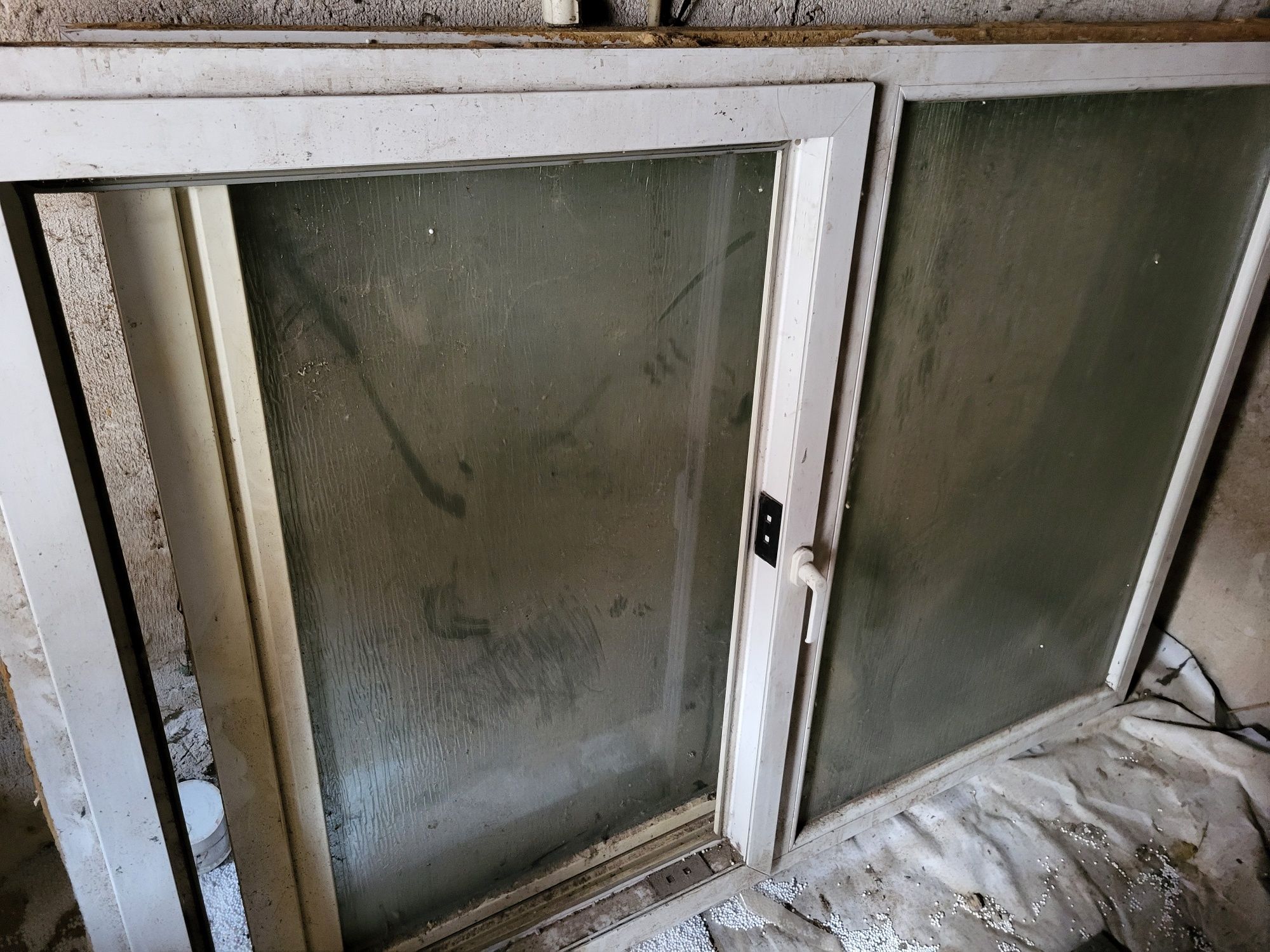 Geam termopan de calitate dar cu lipsă de sticlă! 210x145cm Germania