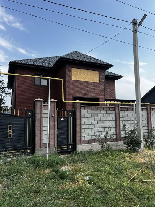 Продам двухэтажный дом