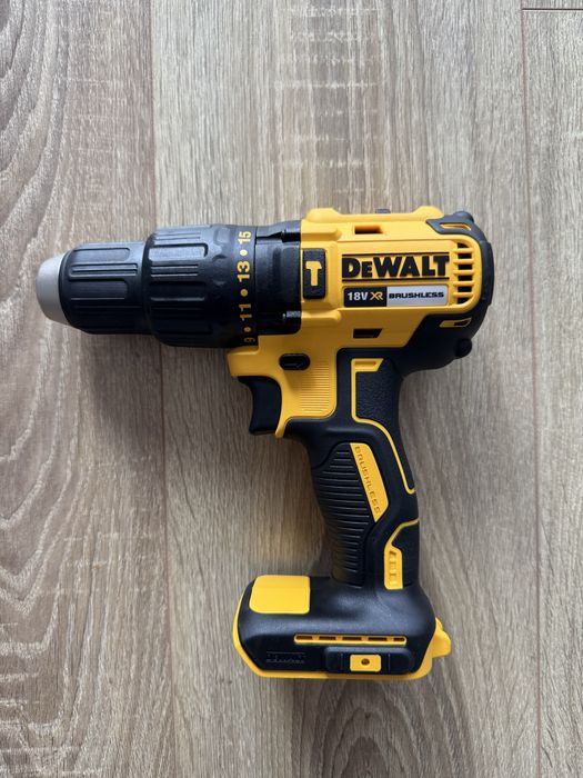 DeWALT Masina gaurit DCD 778, cu percutie, noua, fara acumulator