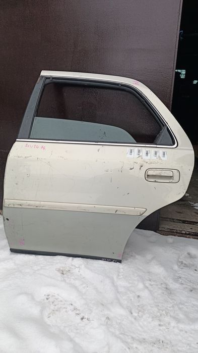 Задняя левая дверь Тойота Камри 20 седан