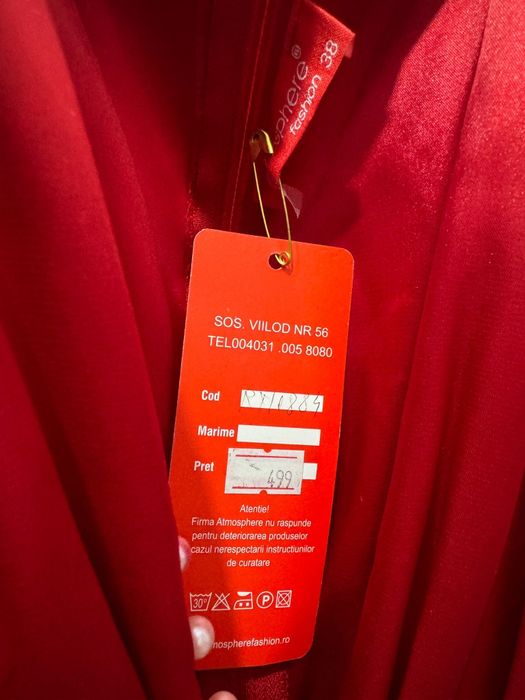 Vând rochie nouă satinat roșie