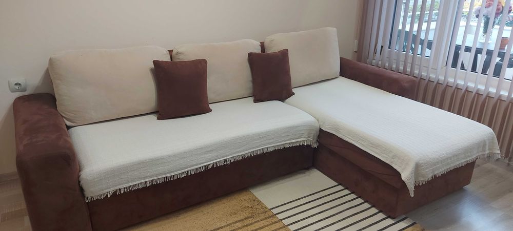 Ъглов диван с функция сън и ракла