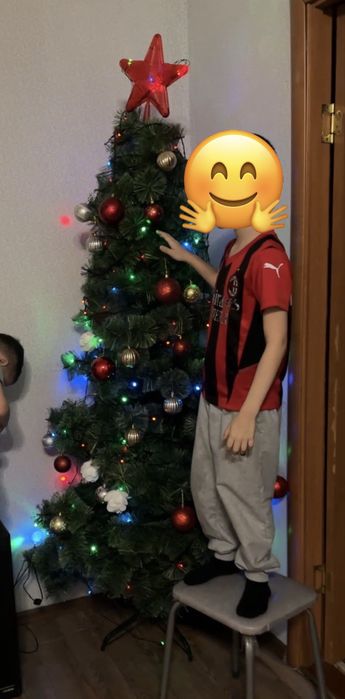 Продам искуственную елку 2.1 метра