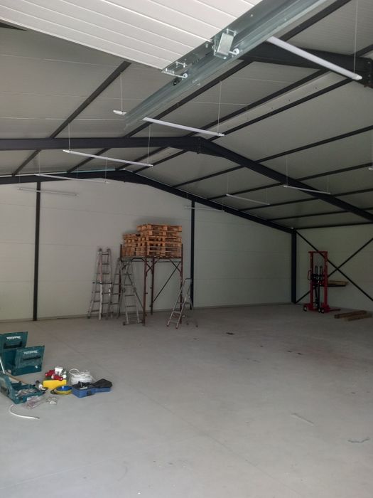 Vand hale metalice avem pe stoc asiguram transport si montaj rog serio