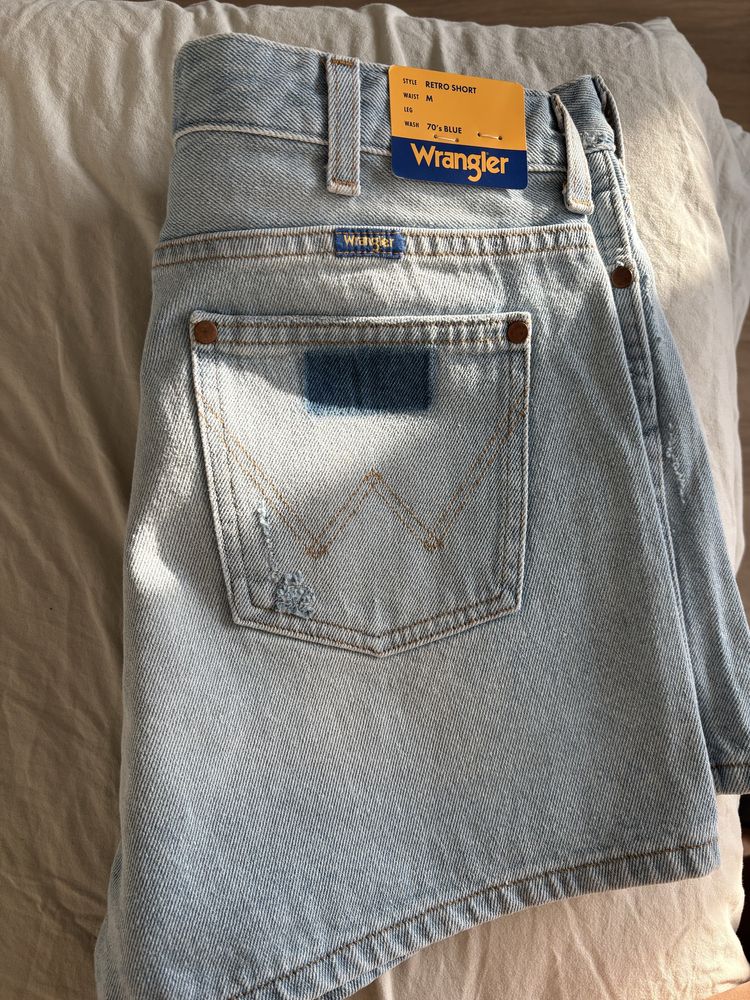 Нови къси панталони wrangler S, M