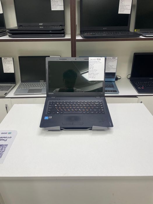 Компактный офисный ноутбук удобно брать с собой Lenovo*Pentium*128