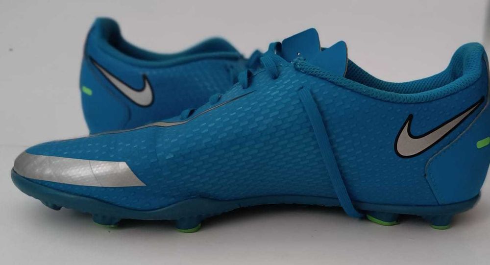 Ghete de fotbal Nike Phantom