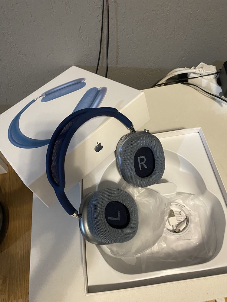 AirPods Max Blue