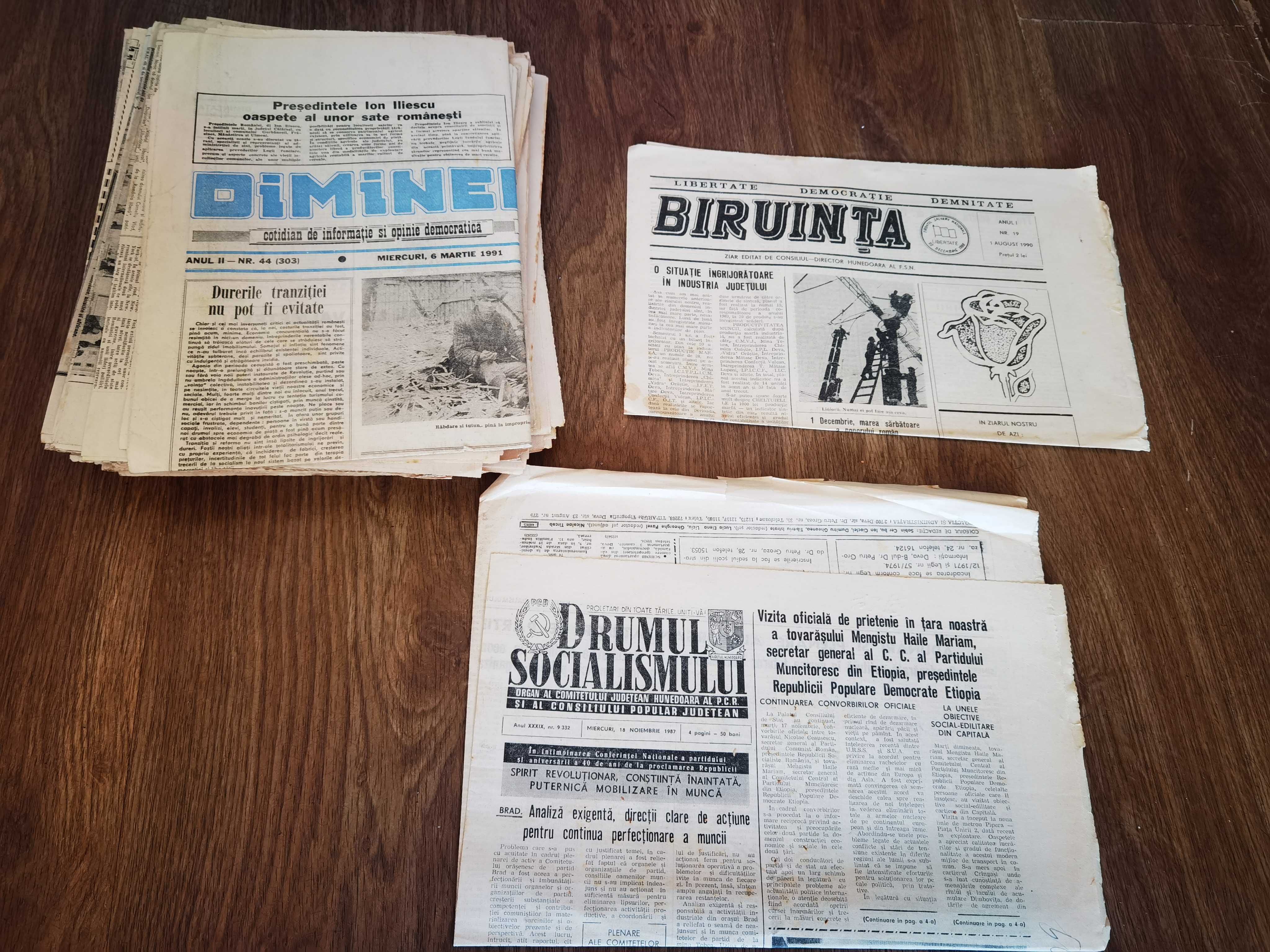 Ziare, reviste, pliante vechi