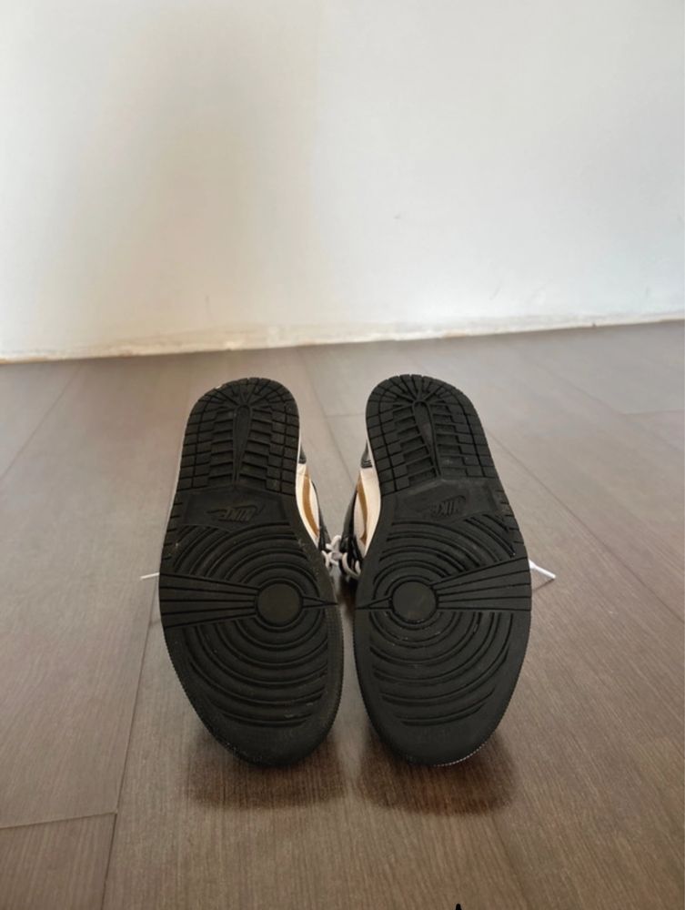 Vand Jordan 1 Mid SE Black Gold